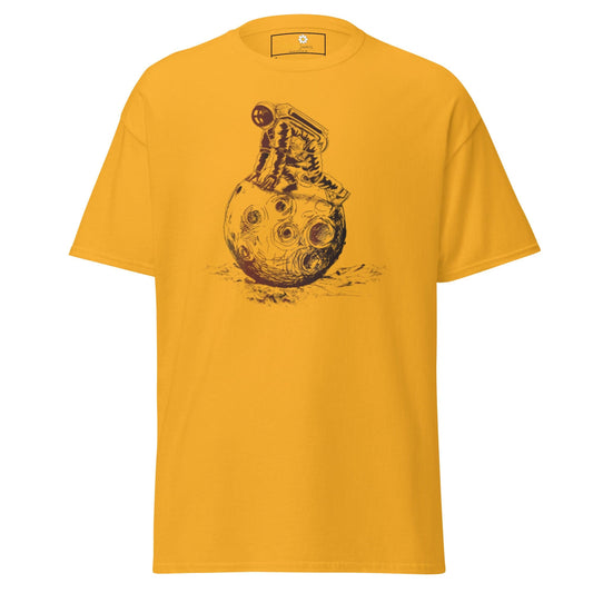 Unisex classic t-shirt - ASTRONAUT PLAYING SPACE - REGULAR - Gold / S